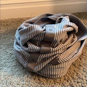 Lululemon vinyasa scarf (reversible)